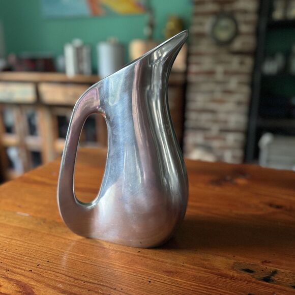 Wilton Armetale Traditional Beverage Pitcher, Mid-century Modern Beautiful Lines - Picture 5 of 12